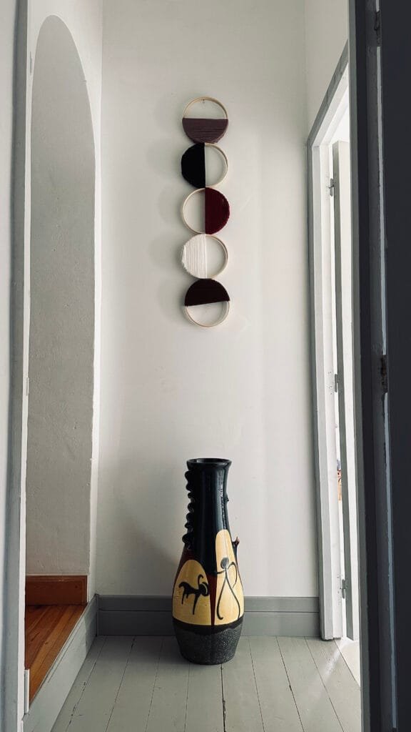 Objet décoratif suspendu, dans une maison de charme en Provence